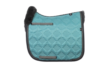 MATTES Dressur Schabracke Crystal Glanz ocean mit Lammfell und Rand vorne 