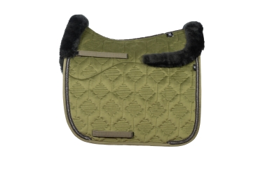 MATTES Dressur Schabracke KF25/05 Crystal Samt olive mit Lammfell und Lammfellrändern 